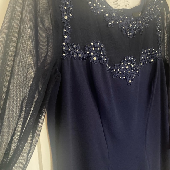 Beautiful new dress - Picture 4 of 8